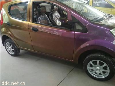  家用全封闭四轮轿车